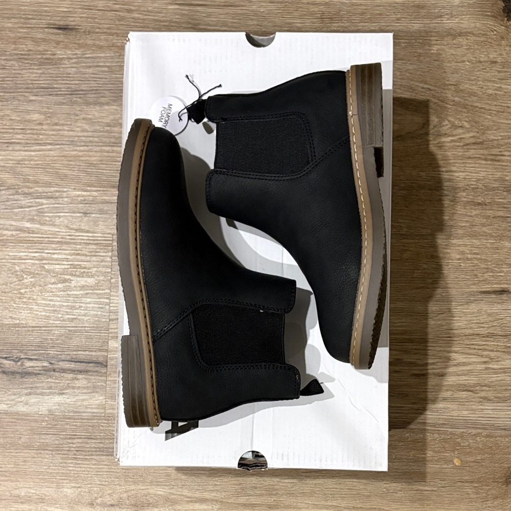 Boys Size 1 Sonoma Black Chelsea Boots with Tan Contrast Sole